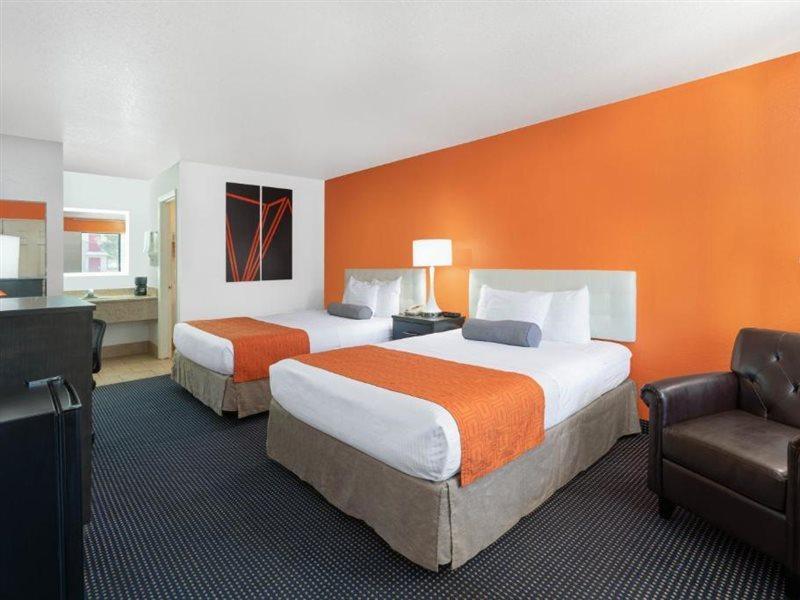 Howard Johnson By Wyndham Holbrook Bagian luar foto