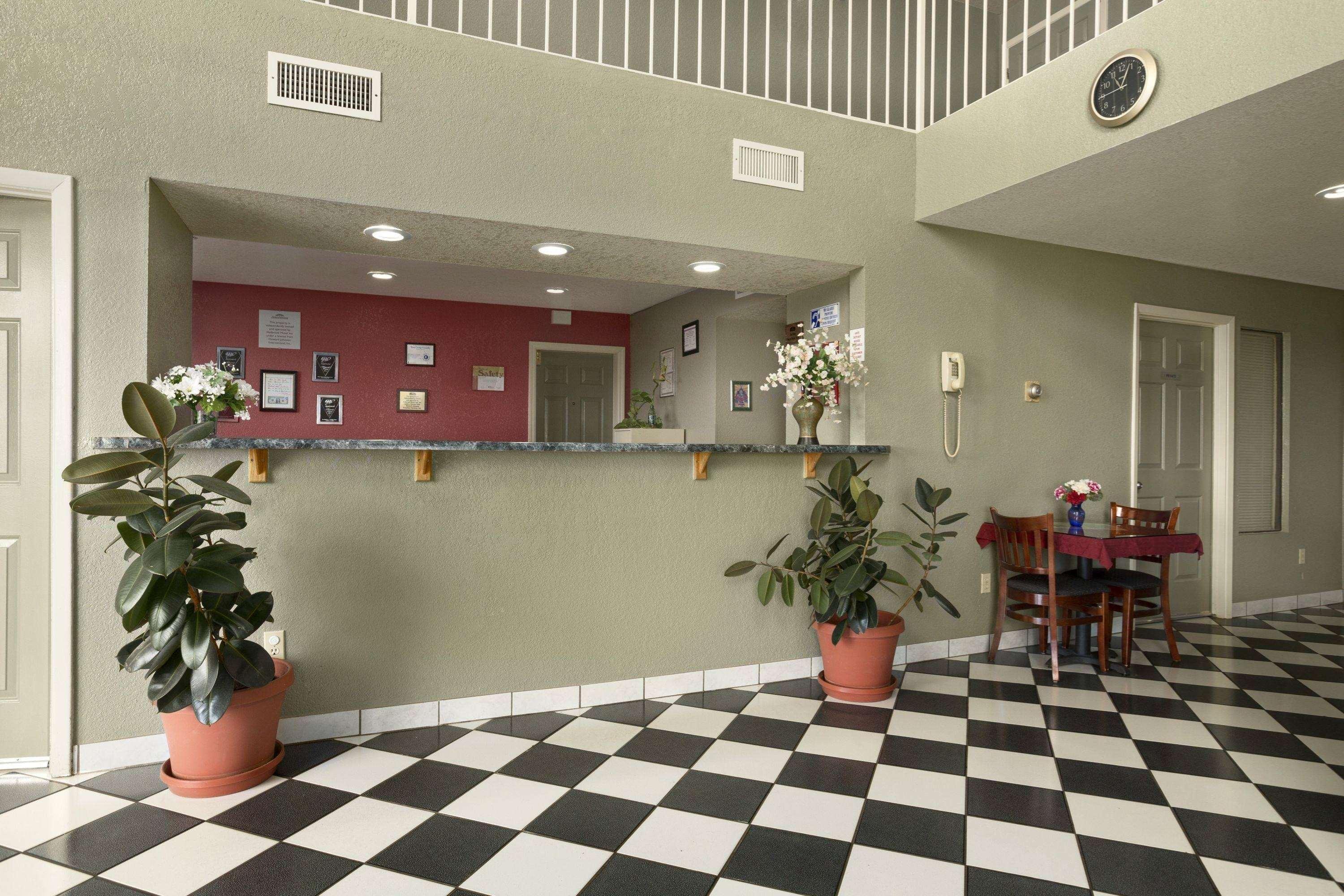 Howard Johnson By Wyndham Holbrook Bagian luar foto